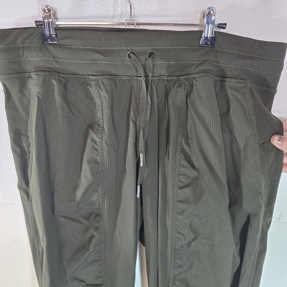 Lululemon dance studio mid rise jogger army green 14 - Picture 7 of 10